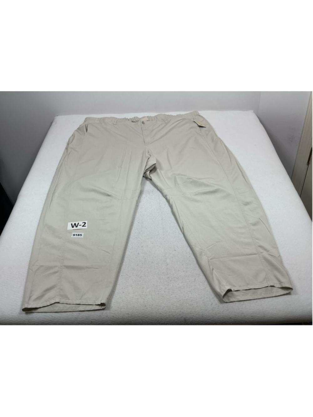 Womans NWT Universal Thread Cream Slacks Size 30 Waist 52 Inch